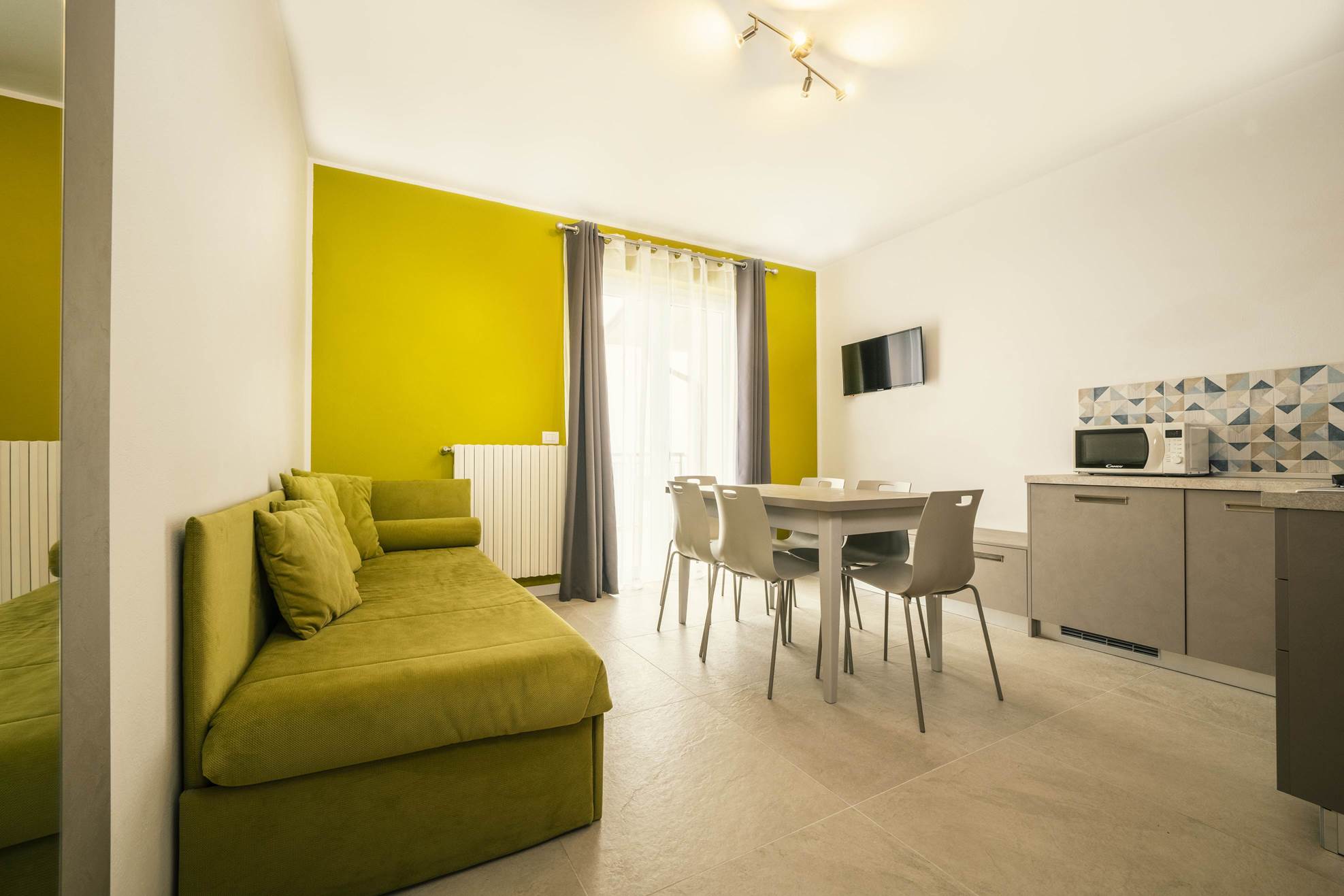 Outdoor terrace and garden at Residence La Rotonda Bilo in Italy